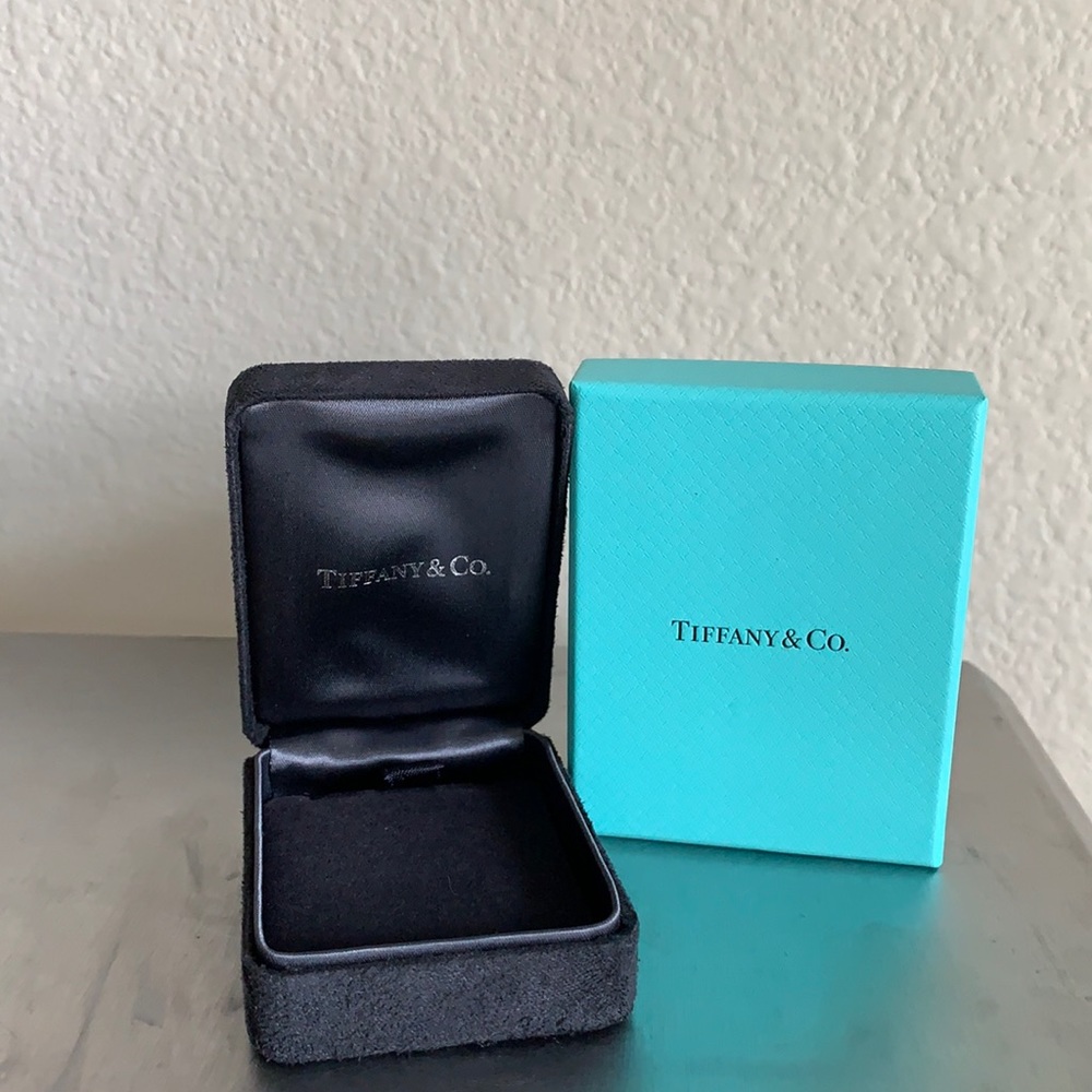 Tiffany&Co. empty necklace boxes (black velvet)